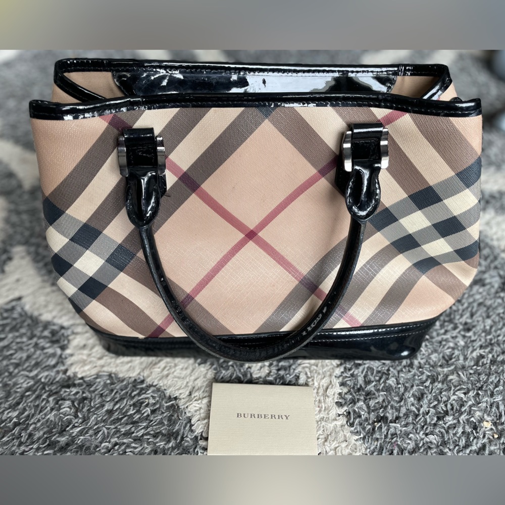 Burberry Tote - 100% authentic